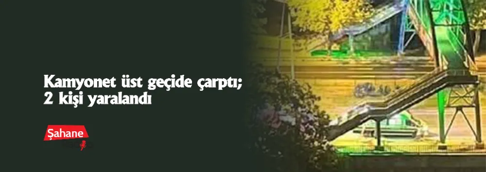 Kamyonet üst geçide çarptı; 2 kişi yaralandı